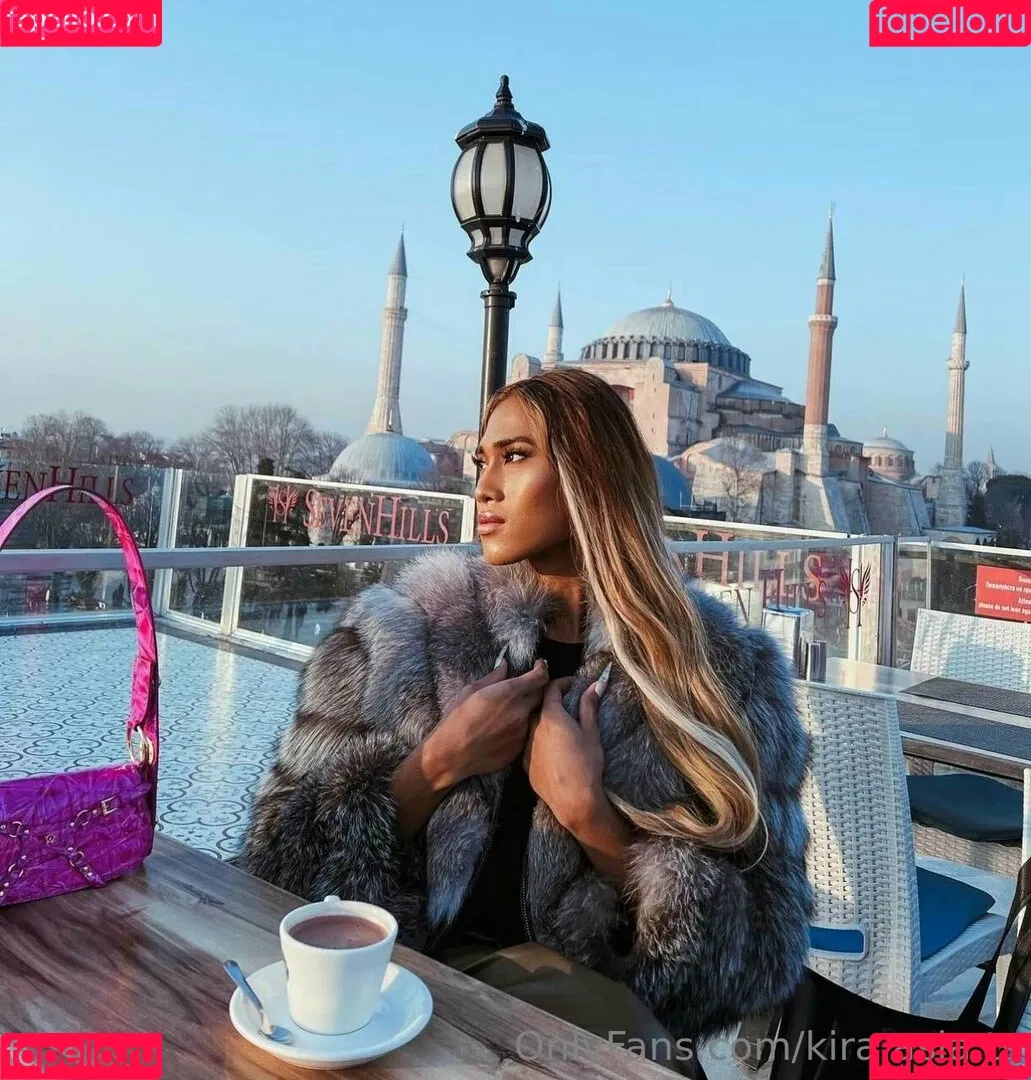 kira.asia.ts / kiranaroszie Onlyfans Photo Gallery 