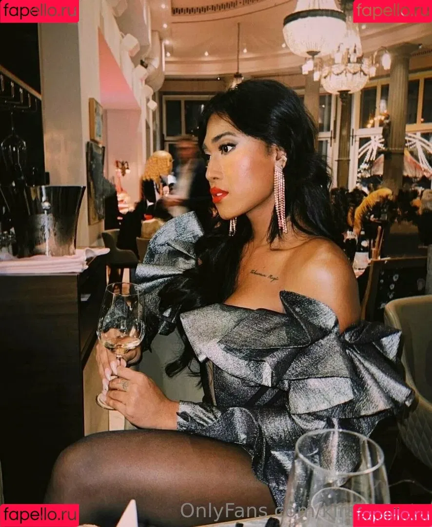 kira.asia.ts / kiranaroszie Onlyfans Photo Gallery 