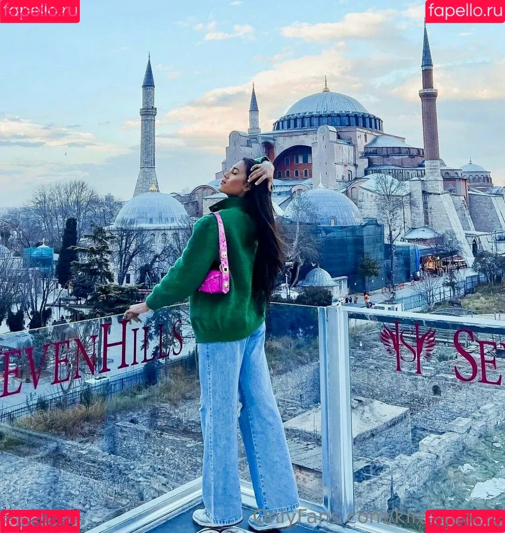 kira.asia.ts / kiranaroszie Onlyfans Photo Gallery 