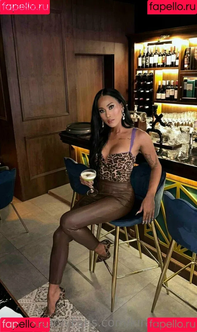 kira.asia.ts / kiranaroszie Onlyfans Photo Gallery 