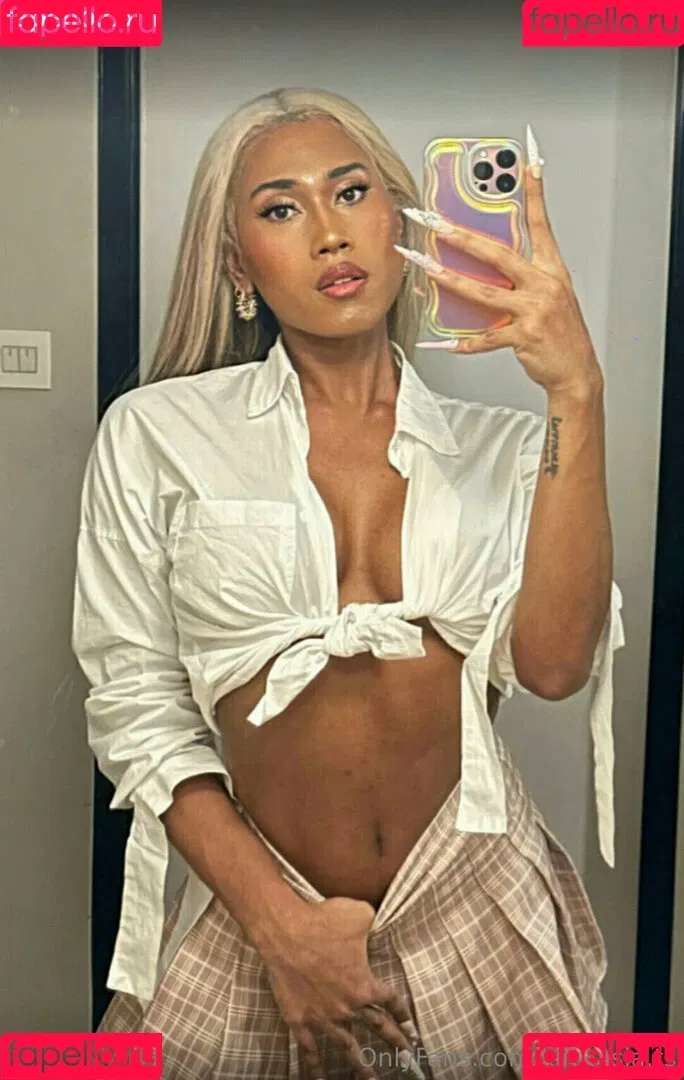 kira.asia.ts / kiranaroszie Onlyfans Photo Gallery 