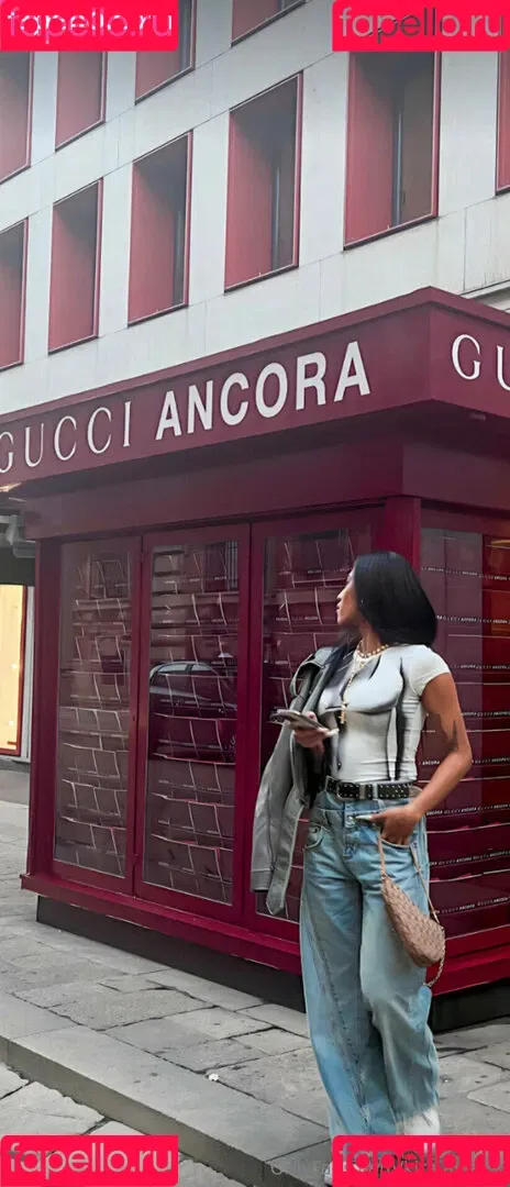 kira.asia.ts / kiranaroszie Onlyfans Photo Gallery 