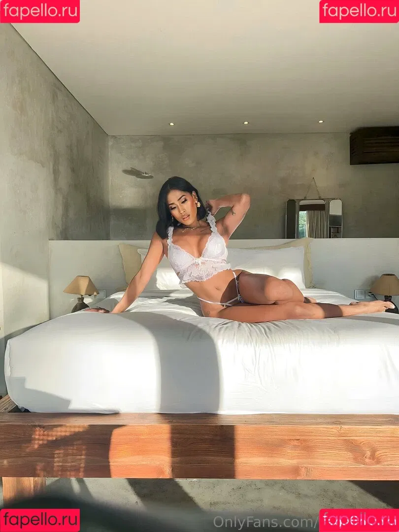 kira.asia.ts / kiranaroszie Onlyfans Photo Gallery 