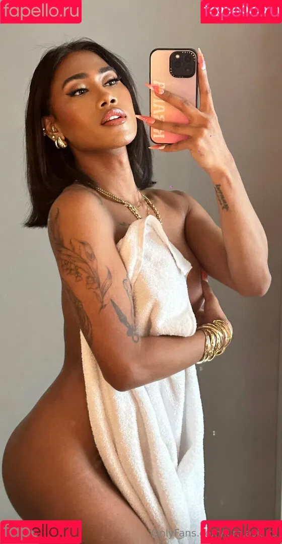 kira.asia.ts / kiranaroszie Onlyfans Photo Gallery 