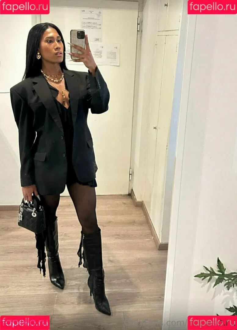 kira.asia.ts / kiranaroszie Onlyfans Photo Gallery 