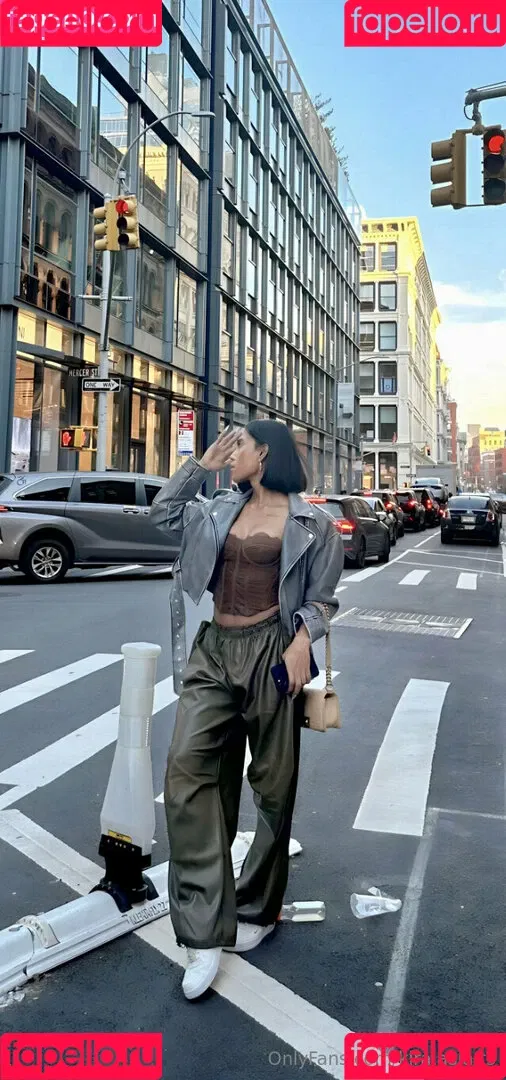 kira.asia.ts / kiranaroszie Onlyfans Photo Gallery 