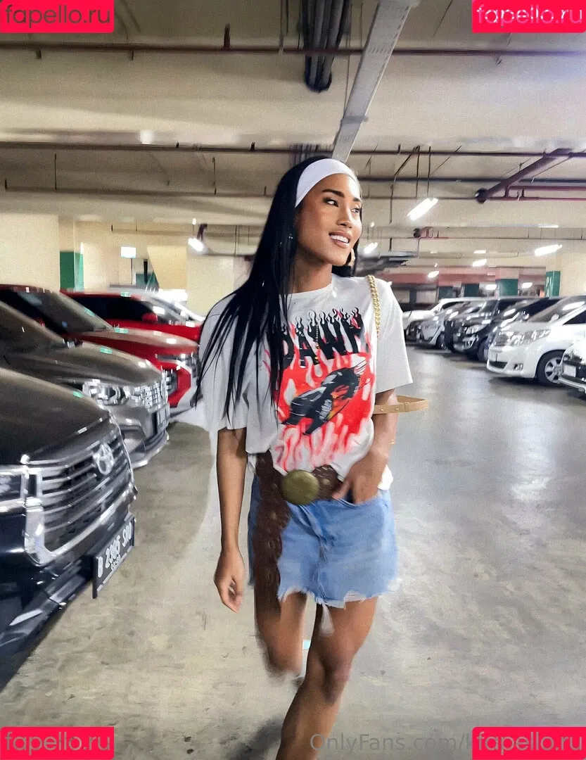 kira.asia.ts / kiranaroszie Onlyfans Photo Gallery 