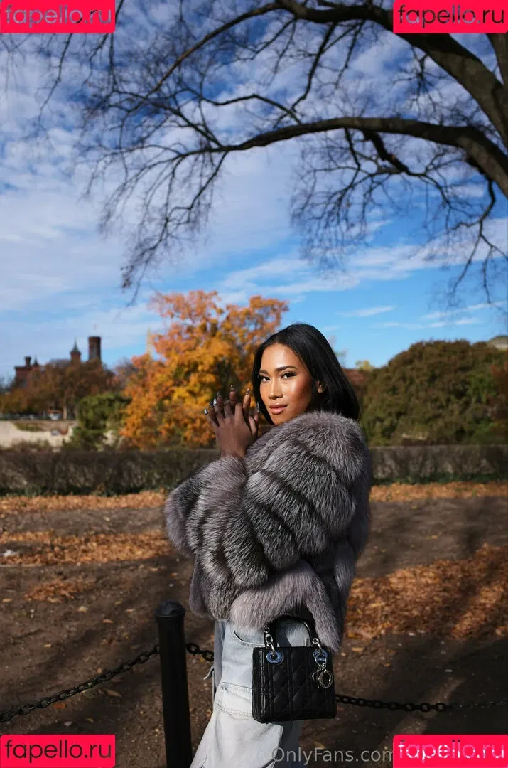 kira.asia.ts / kiranaroszie Onlyfans Photo Gallery 