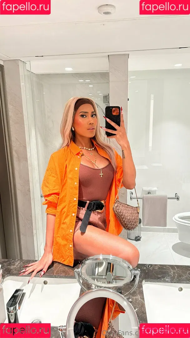 kira.asia.ts / kiranaroszie Onlyfans Photo Gallery 