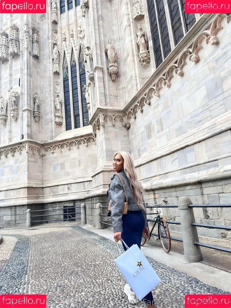 kira.asia.ts / kiranaroszie Onlyfans Photo Gallery 