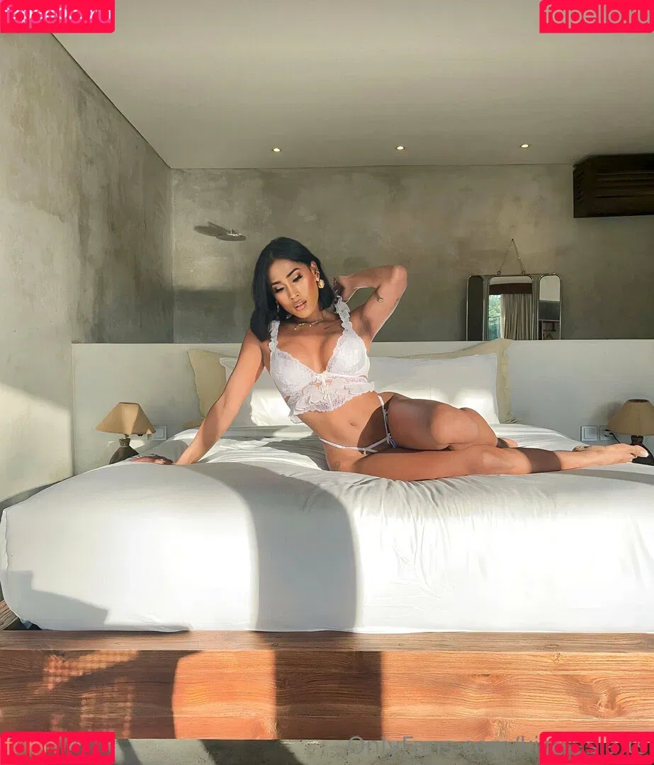 kira.asia.ts / kiranaroszie Onlyfans Photo Gallery 