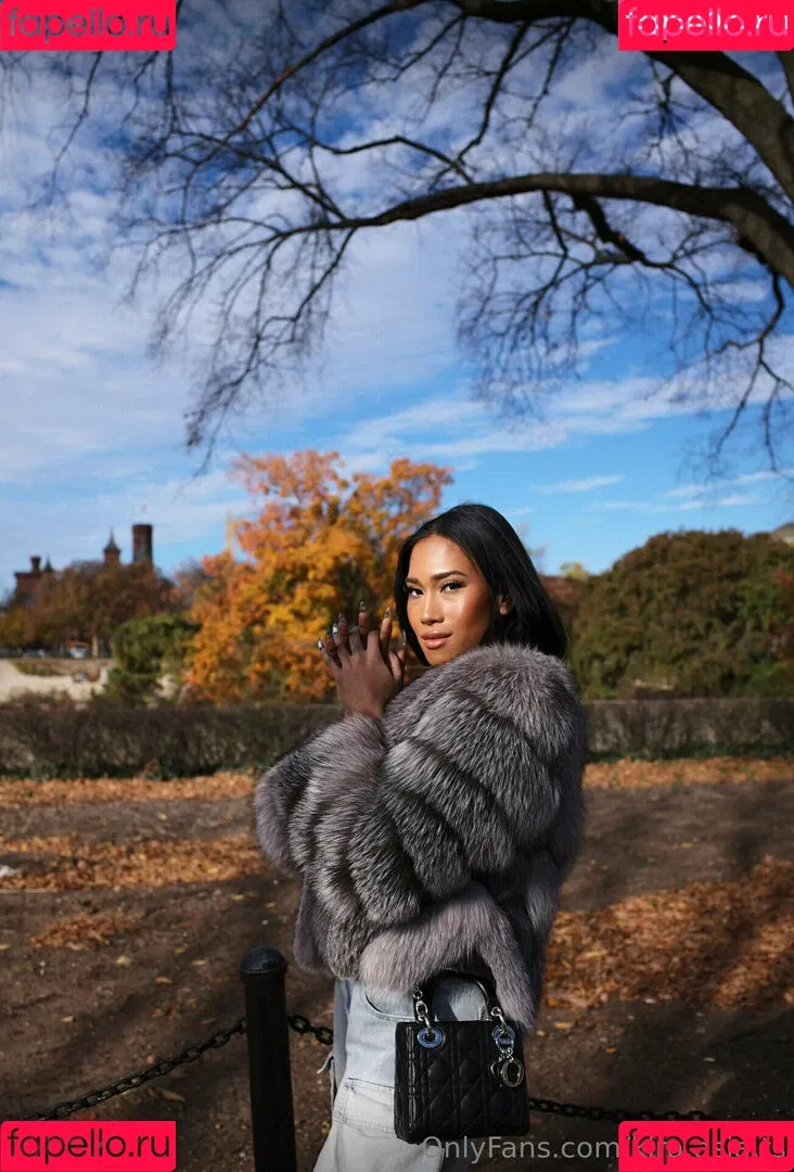 kira.asia.ts / kiranaroszie Onlyfans Photo Gallery 