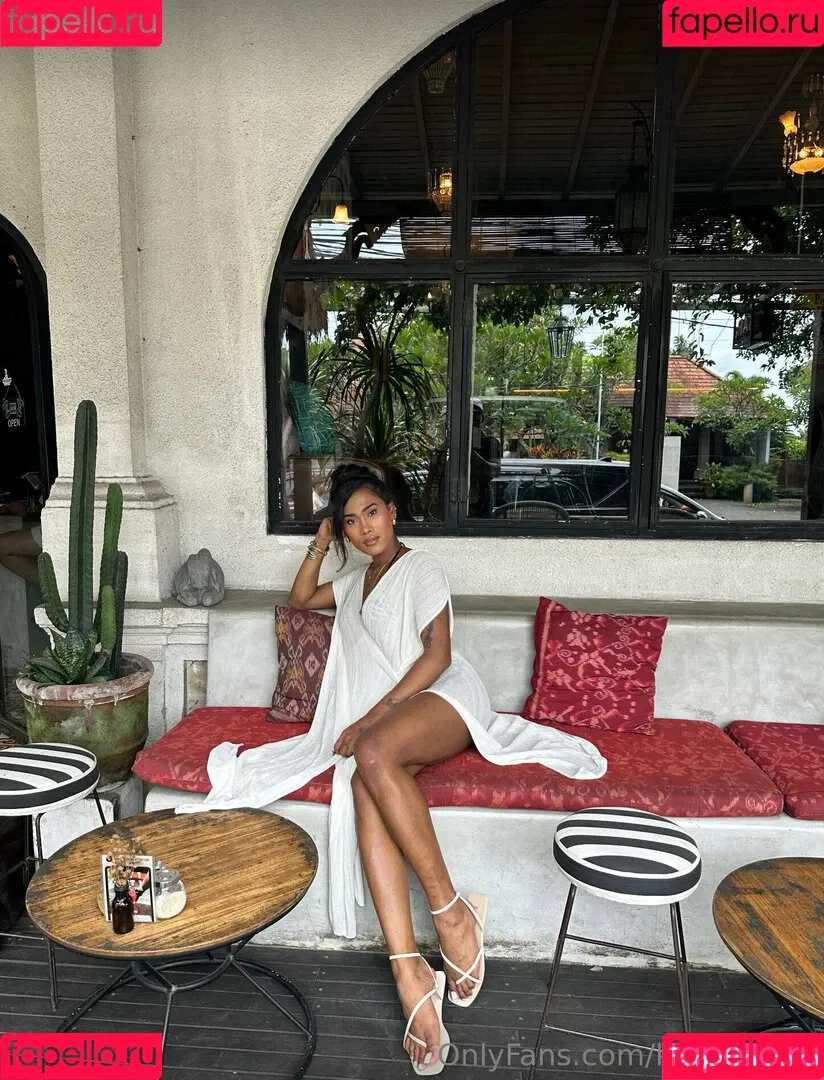 kira.asia.ts / kiranaroszie Onlyfans Photo Gallery 