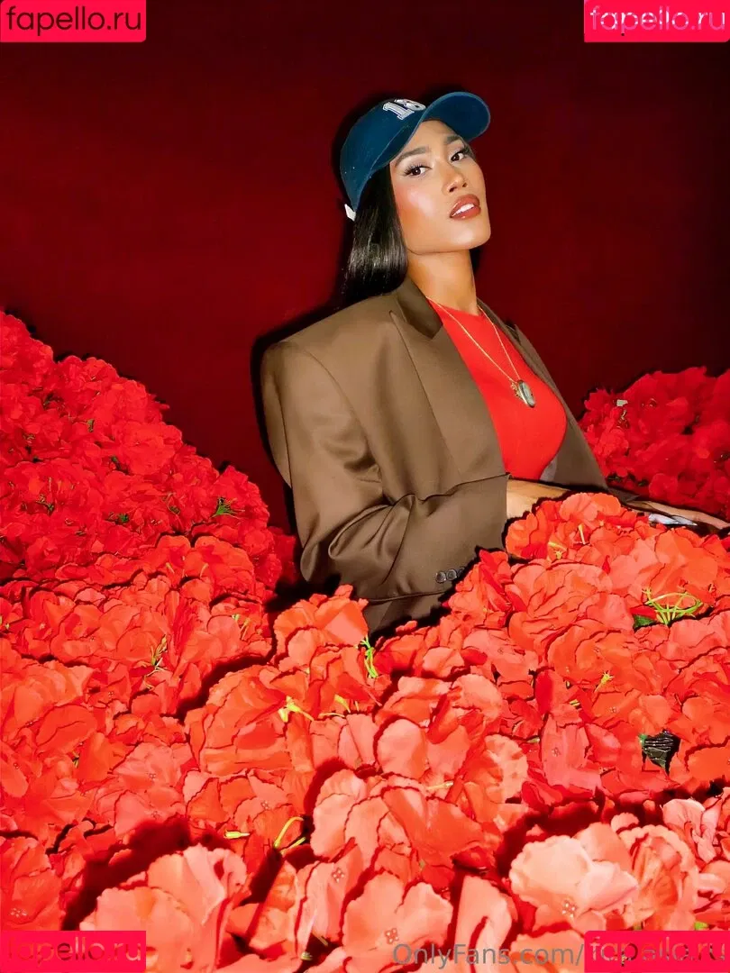 kira.asia.ts / kiranaroszie Onlyfans Photo Gallery 