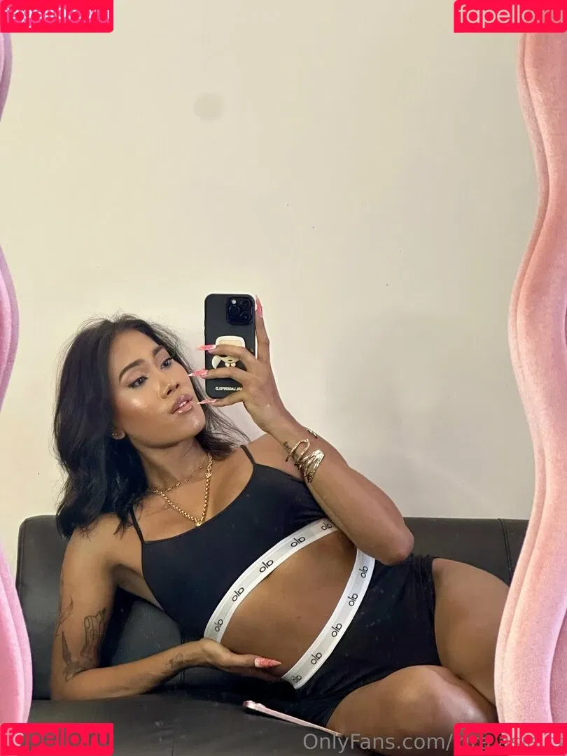 kira.asia.ts / kiranaroszie Onlyfans Photo Gallery 