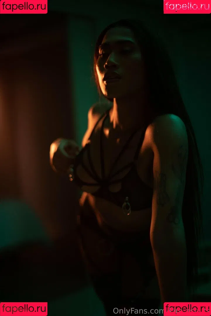 kira.asia.ts / kiranaroszie Onlyfans Photo Gallery 