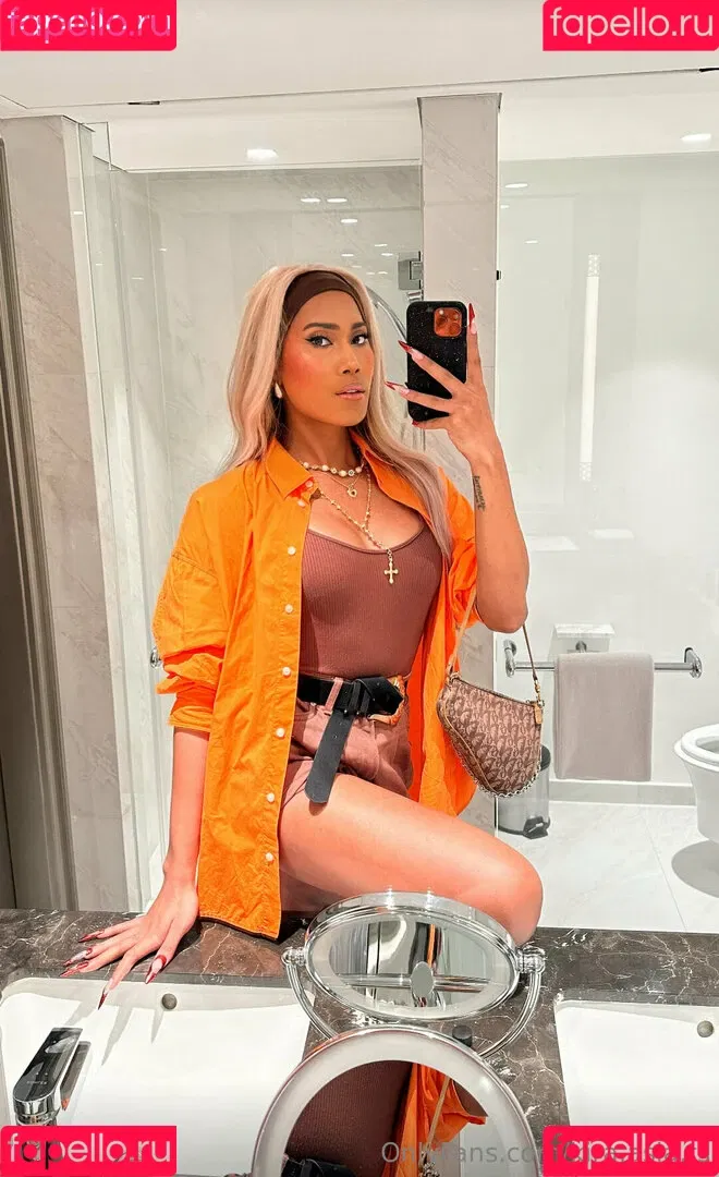 kira.asia.ts / kiranaroszie Onlyfans Photo Gallery 