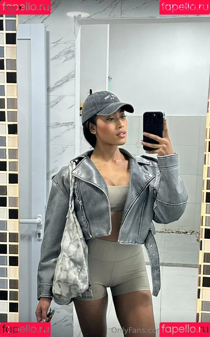 kira.asia.ts / kiranaroszie Onlyfans Photo Gallery 