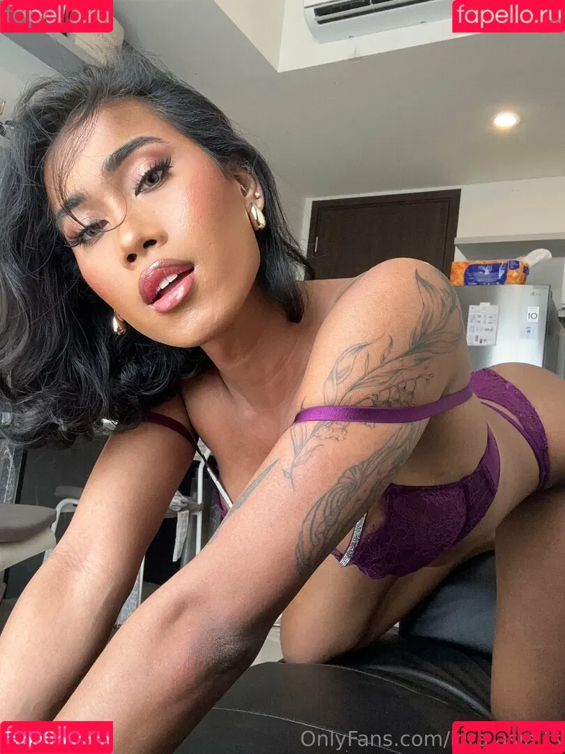 kira.asia.ts / kiranaroszie Onlyfans Photo Gallery 