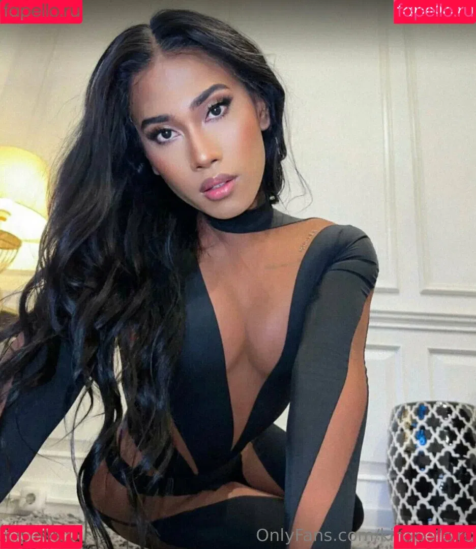 kira.asia.ts / kiranaroszie Onlyfans Photo Gallery 