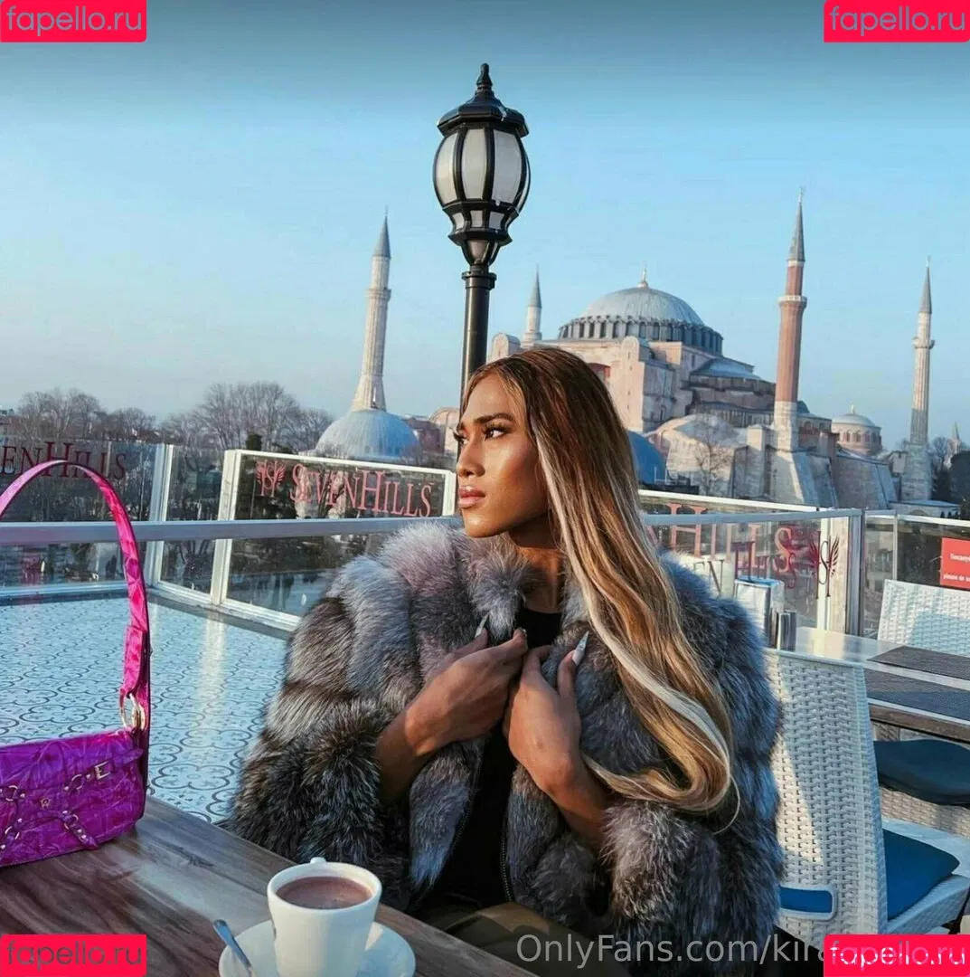 kira.asia.ts / kiranaroszie Onlyfans Photo Gallery 