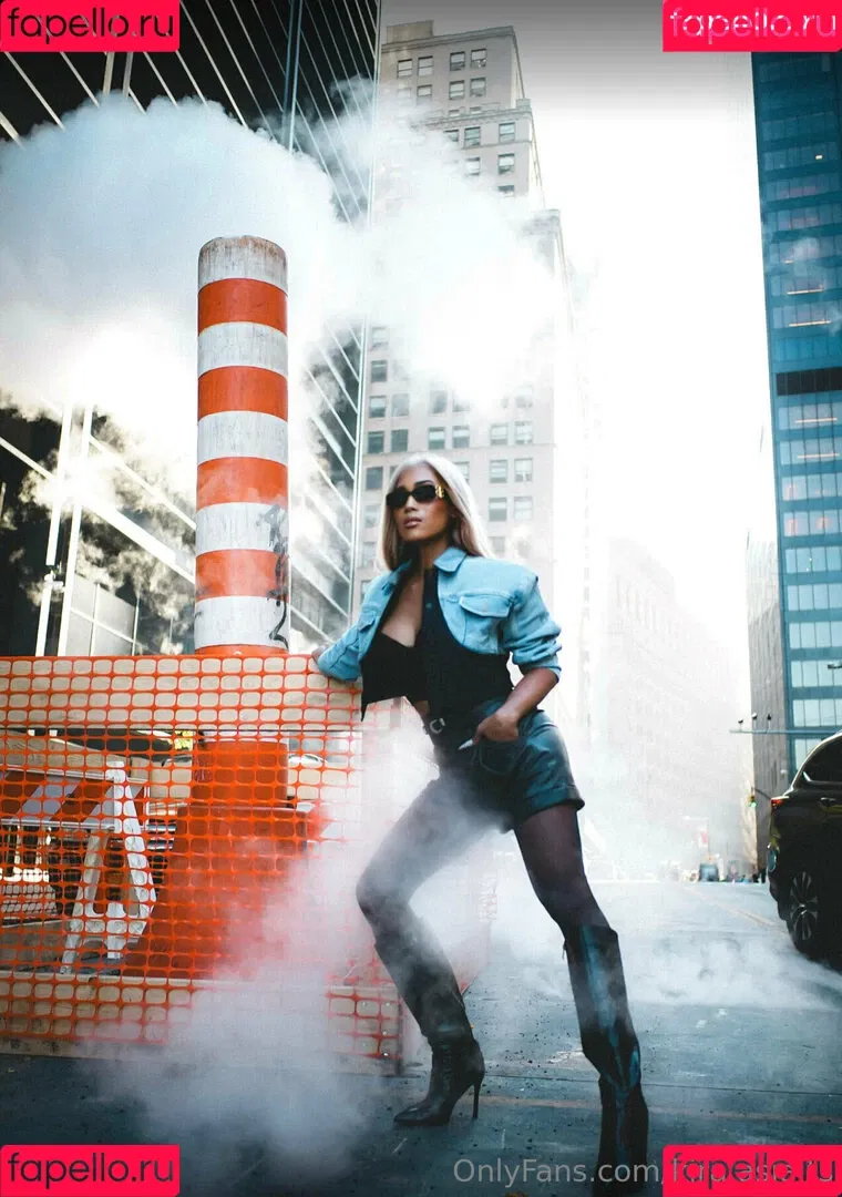 kira.asia.ts / kiranaroszie Onlyfans Photo Gallery 