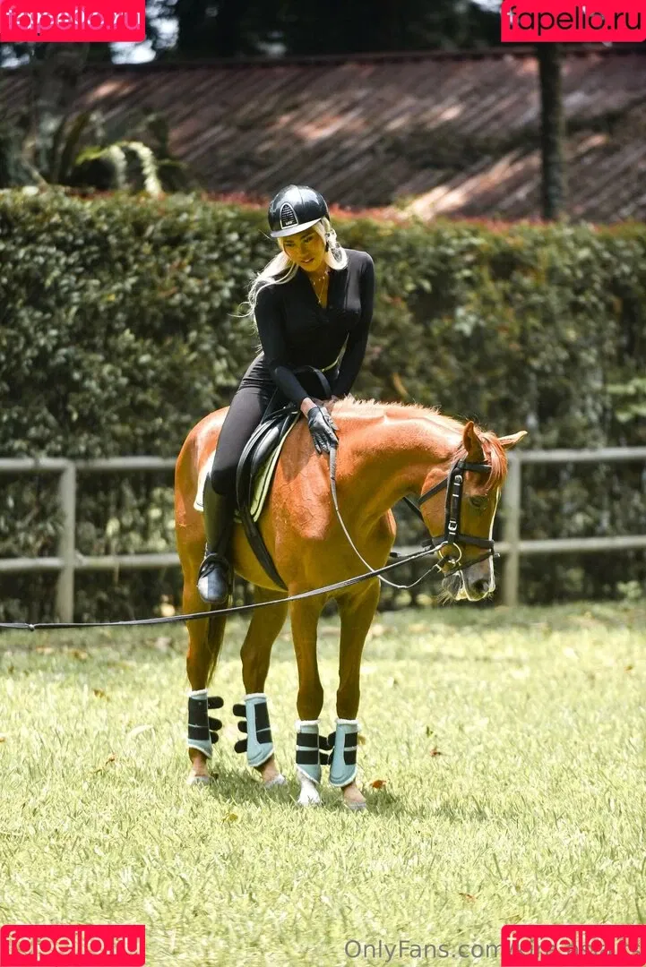 kira.asia.ts / kiranaroszie Onlyfans Photo Gallery 