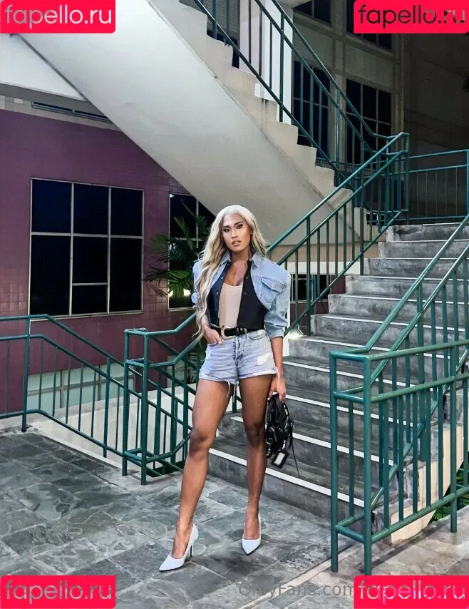 kira.asia.ts / kiranaroszie Onlyfans Photo Gallery 