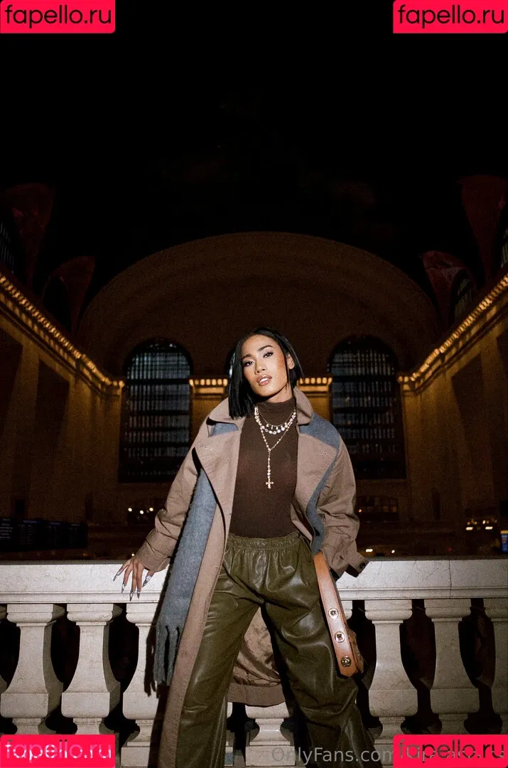 kira.asia.ts / kiranaroszie Onlyfans Photo Gallery 