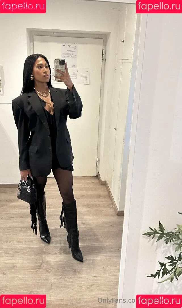 kira.asia.ts / kiranaroszie Onlyfans Photo Gallery 