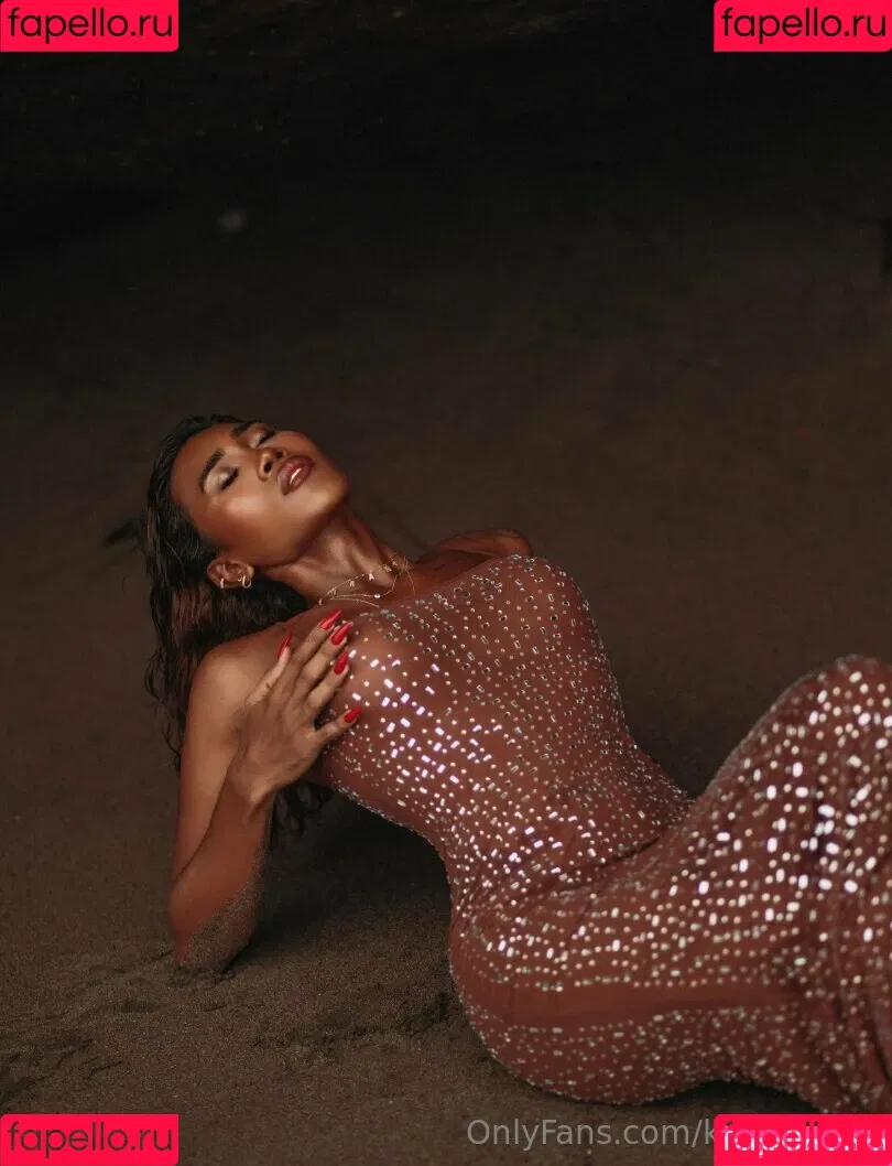 kira.asia.ts / kiranaroszie Onlyfans Photo Gallery 