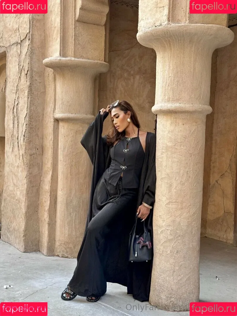 kira.asia.ts / kiranaroszie Onlyfans Photo Gallery 