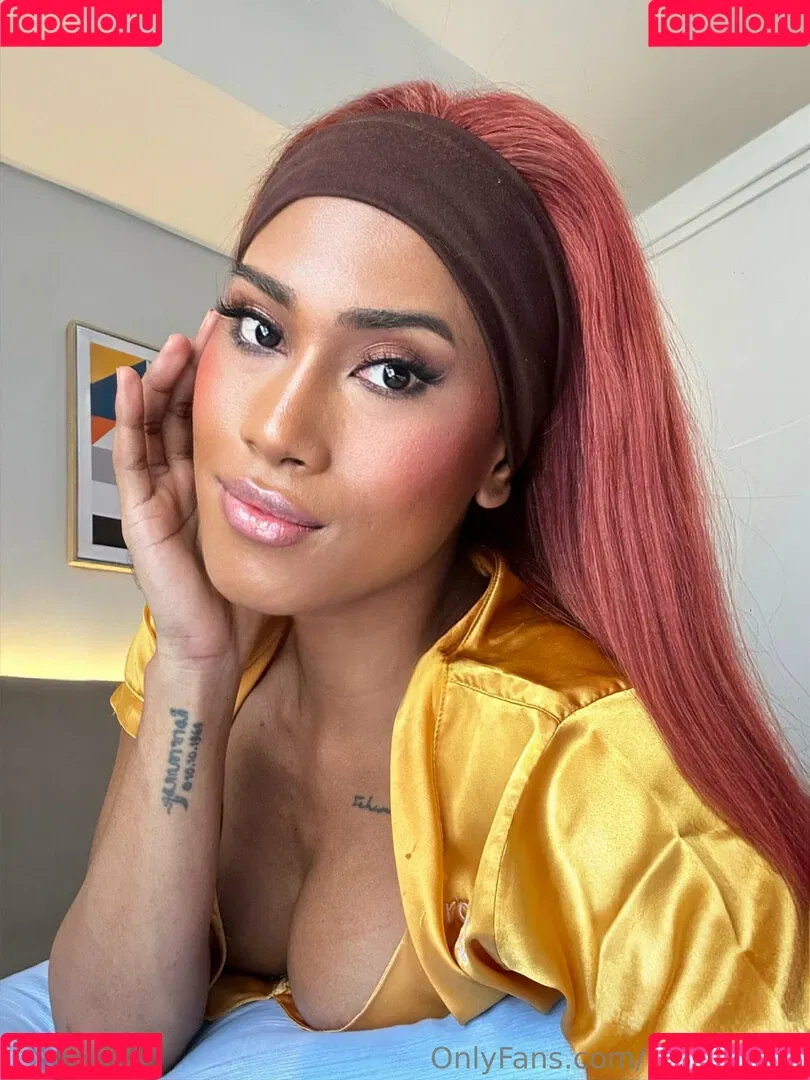 kira.asia.ts / kiranaroszie Onlyfans Photo Gallery 