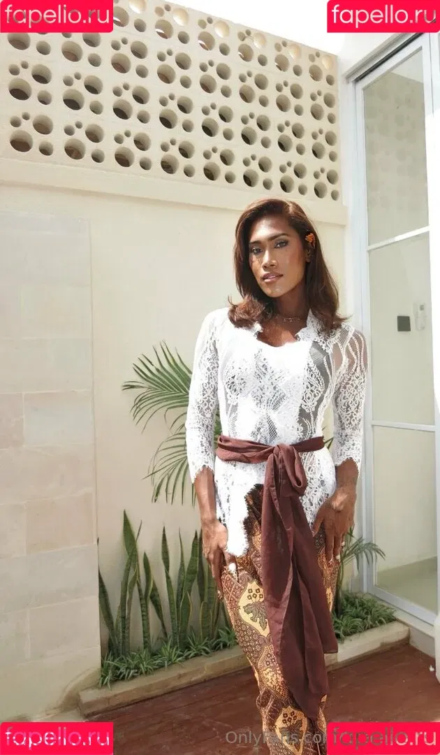 kira.asia.ts / kiranaroszie Onlyfans Photo Gallery 