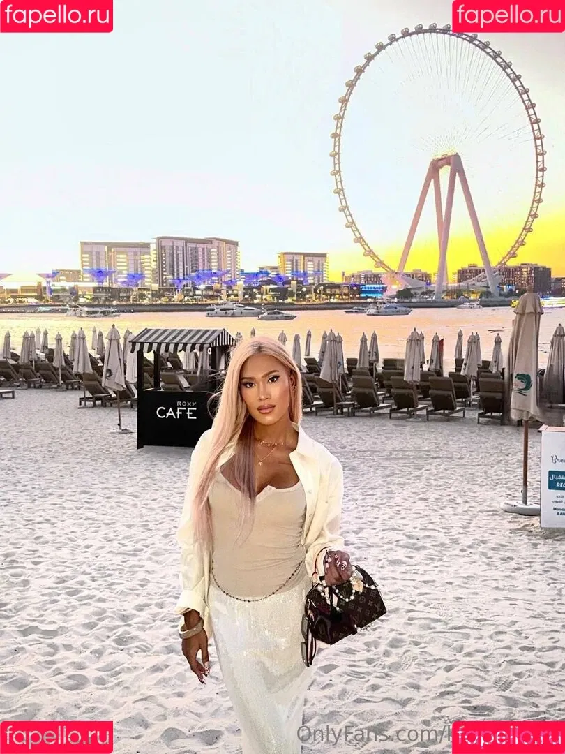 kira.asia.ts / kiranaroszie Onlyfans Photo Gallery 