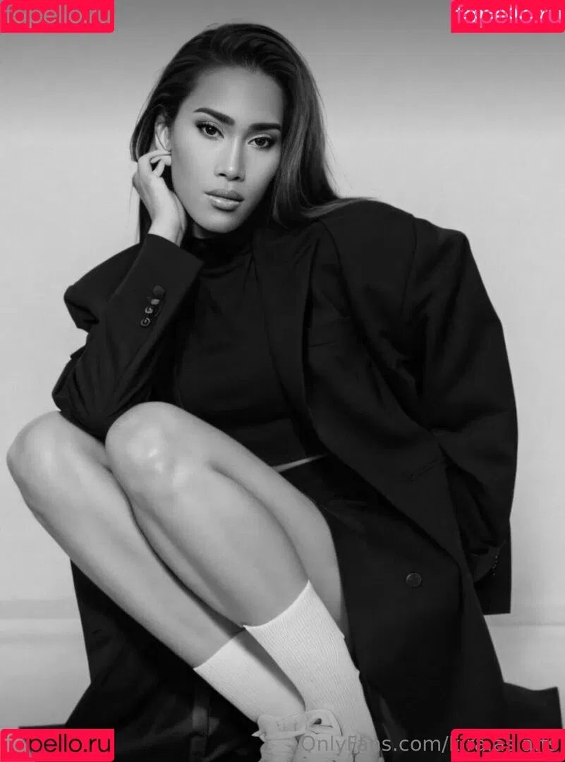 kira.asia.ts / kiranaroszie Onlyfans Photo Gallery 