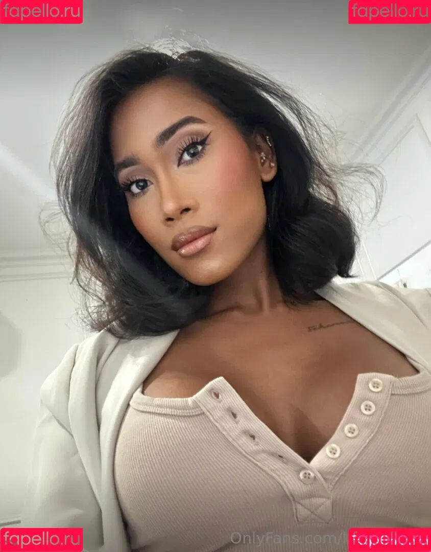 kira.asia.ts / kiranaroszie Onlyfans Photo Gallery 