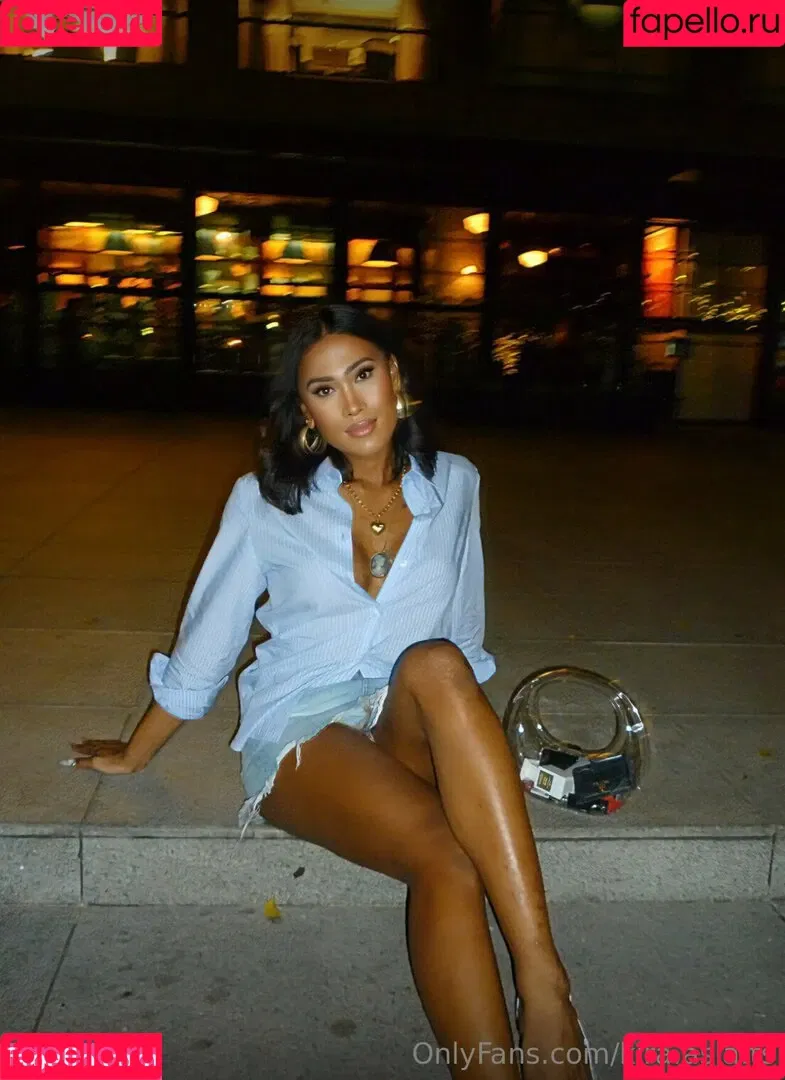 kira.asia.ts / kiranaroszie Onlyfans Photo Gallery 