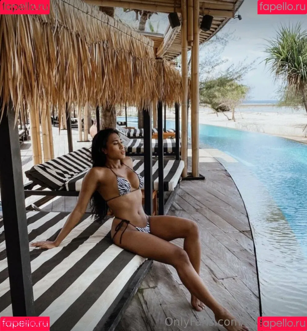 kira.asia.ts / kiranaroszie Onlyfans Photo Gallery 