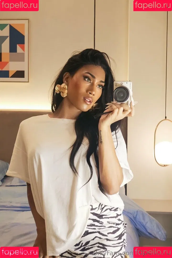 kira.asia.ts / kiranaroszie Onlyfans Photo Gallery 