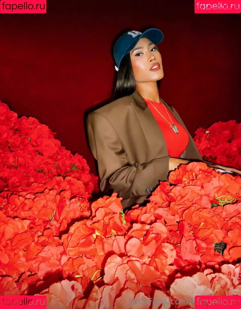 kira.asia.ts / kiranaroszie Onlyfans Photo Gallery 