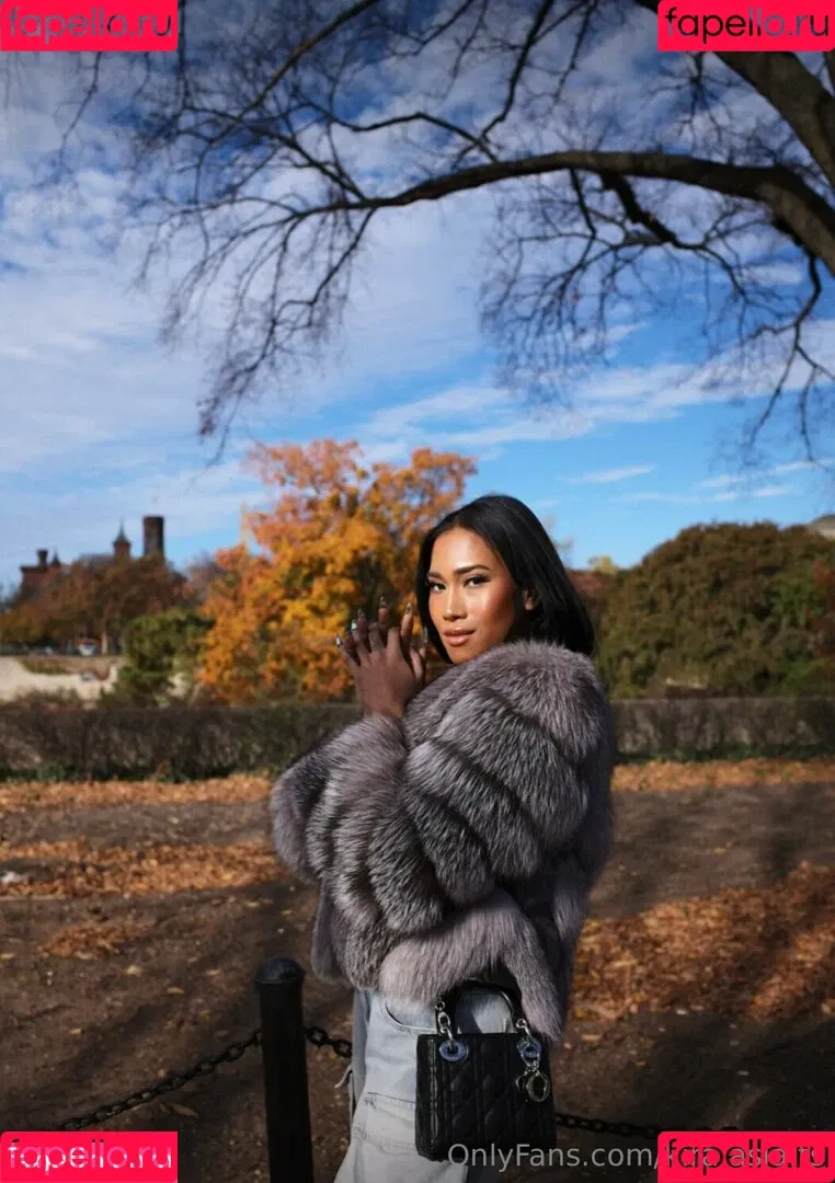 kira.asia.ts / kiranaroszie Onlyfans Photo Gallery 