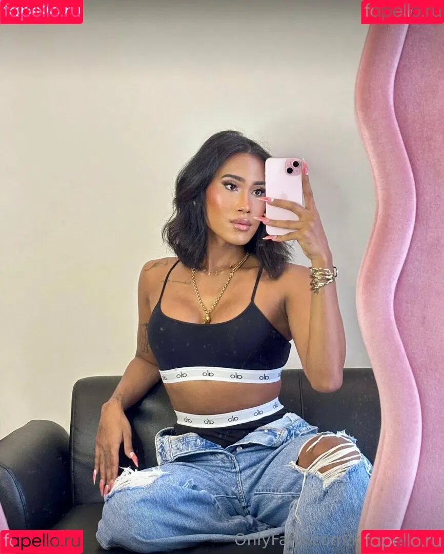 kira.asia.ts / kiranaroszie Onlyfans Photo Gallery 