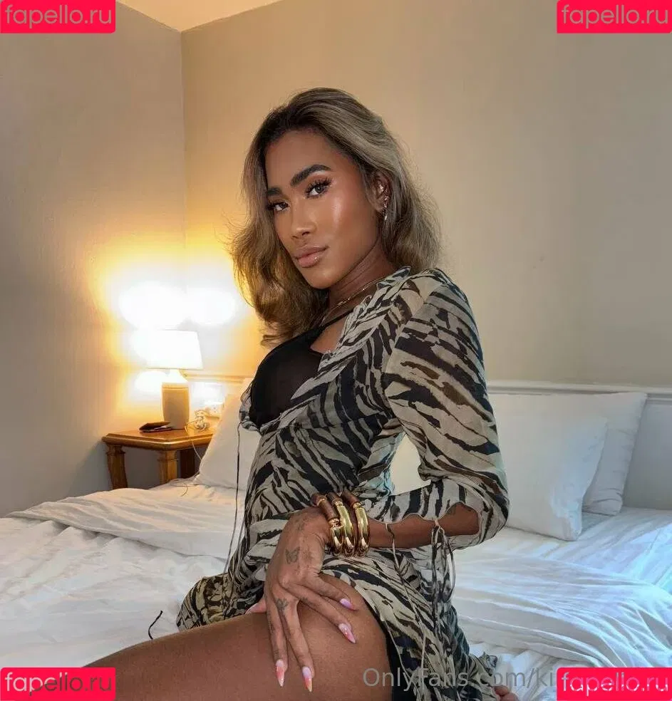 kira.asia.ts / kiranaroszie Onlyfans Photo Gallery 