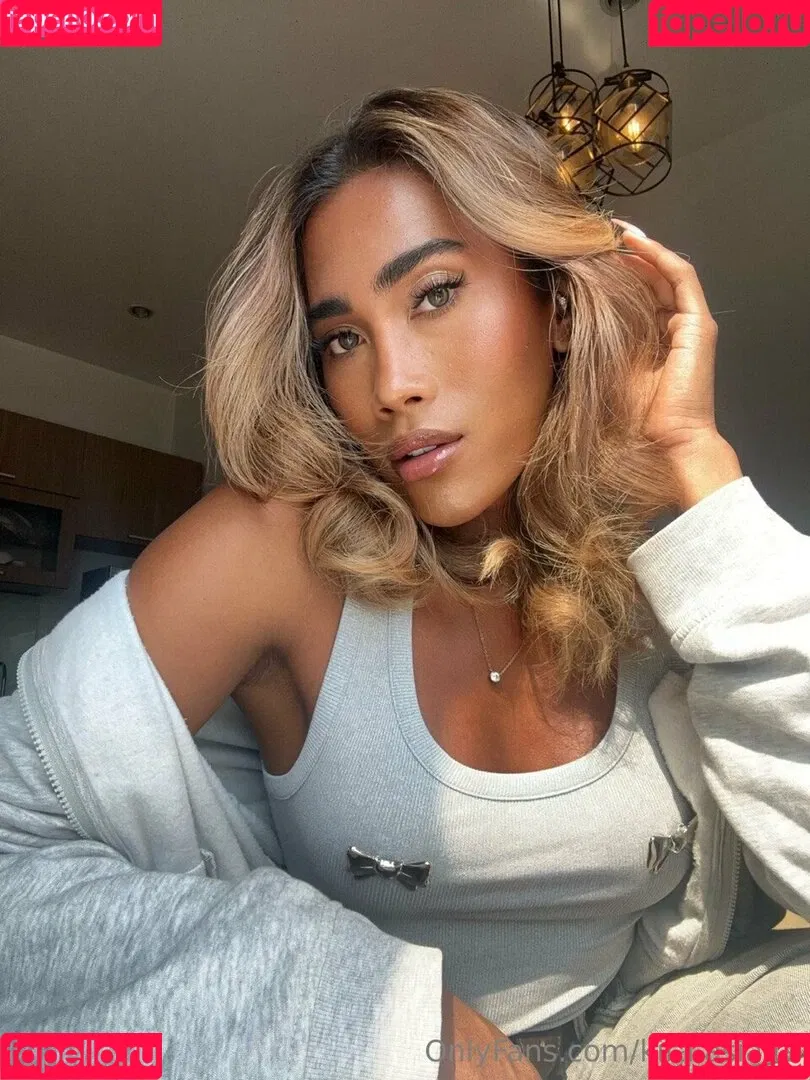 kira.asia.ts / kiranaroszie Onlyfans Photo Gallery 