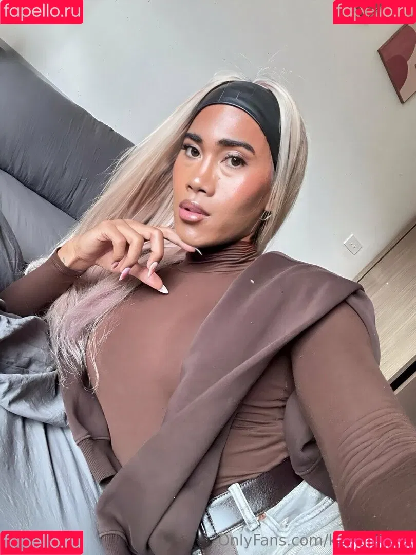 kira.asia.ts / kiranaroszie Onlyfans Photo Gallery 