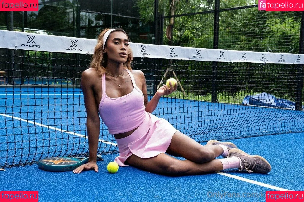 kira.asia.ts / kiranaroszie Onlyfans Photo Gallery 