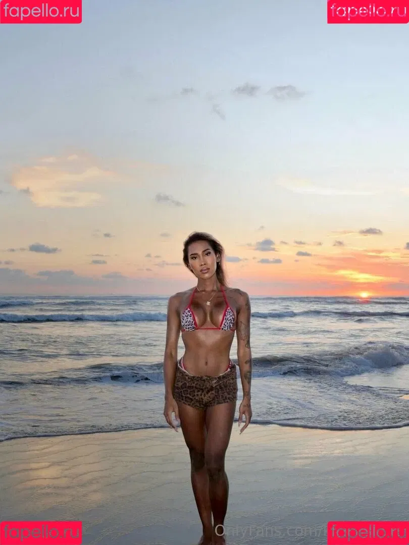 kira.asia.ts / kiranaroszie Onlyfans Photo Gallery 