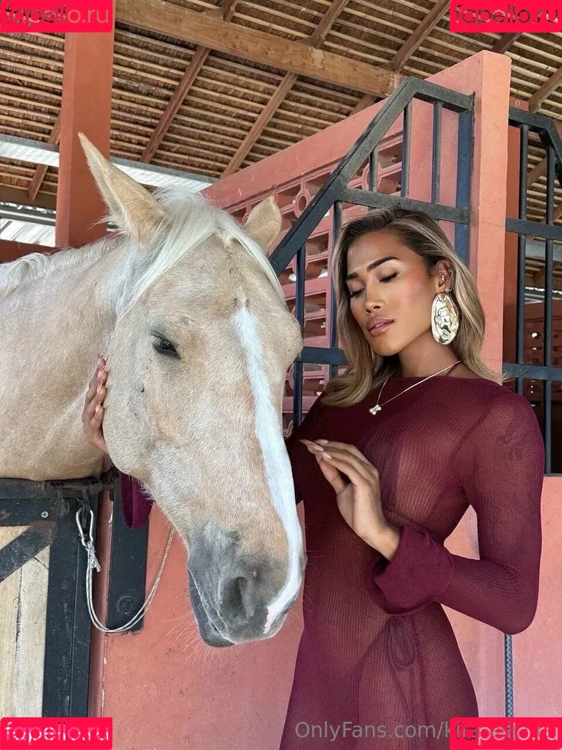 kira.asia.ts / kiranaroszie Onlyfans Photo Gallery 