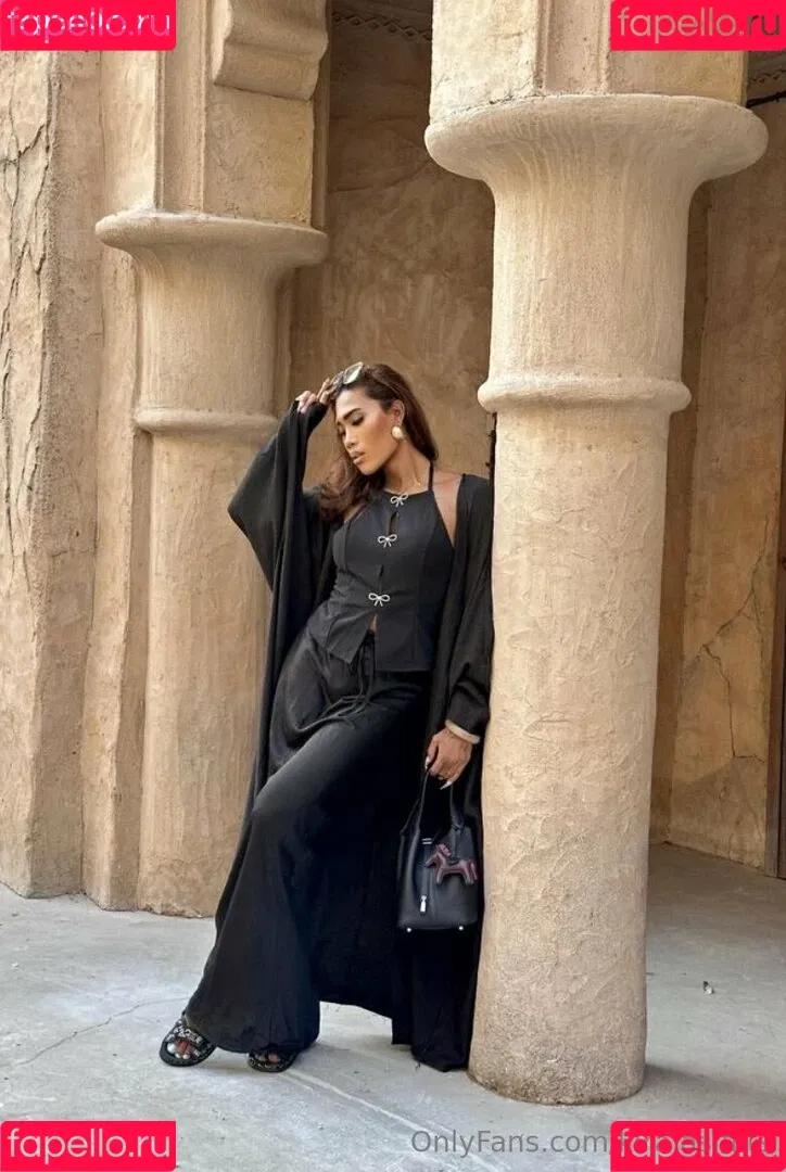 kira.asia.ts / kiranaroszie Onlyfans Photo Gallery 